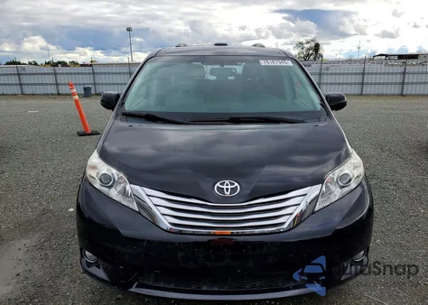 2011 Toyota Sienna z USA, uszkodzony, nr VIN 5TDDK3DC9BS009412